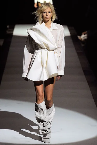 Look 3
